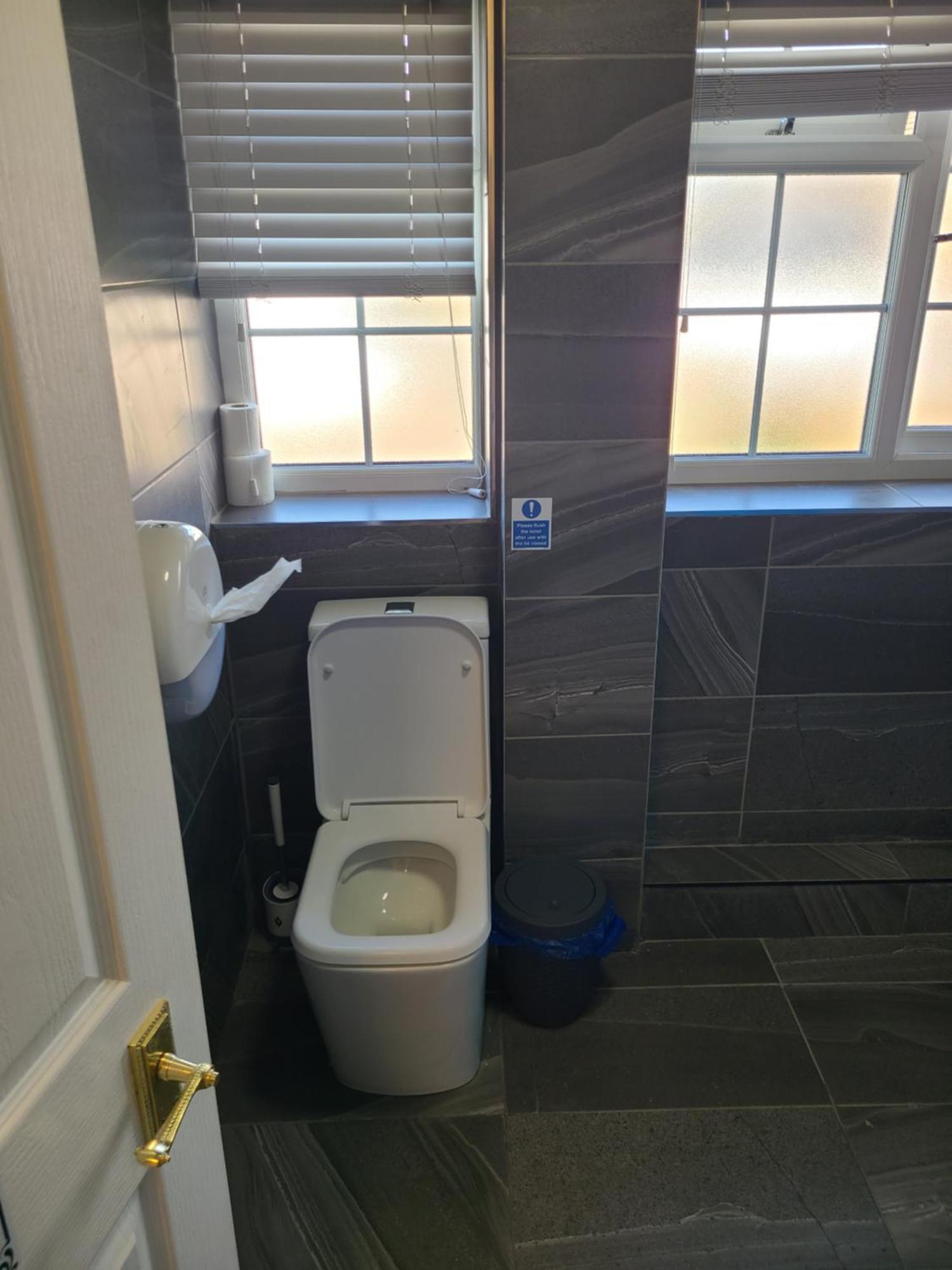 Roomz-Gatwick-London-Airport Parking-Travel Service Ifield エクステリア 写真