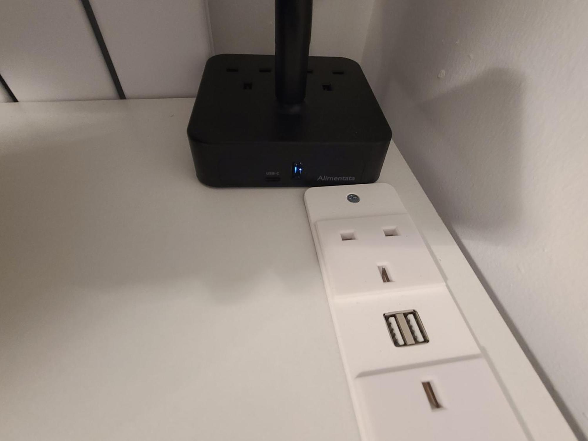 Roomz-Gatwick-London-Airport Parking-Travel Service Ifield エクステリア 写真